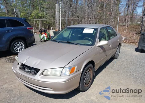 2000 Toyota Camry Le from USA, damaged, VIN 4T1BG28K4YU998319